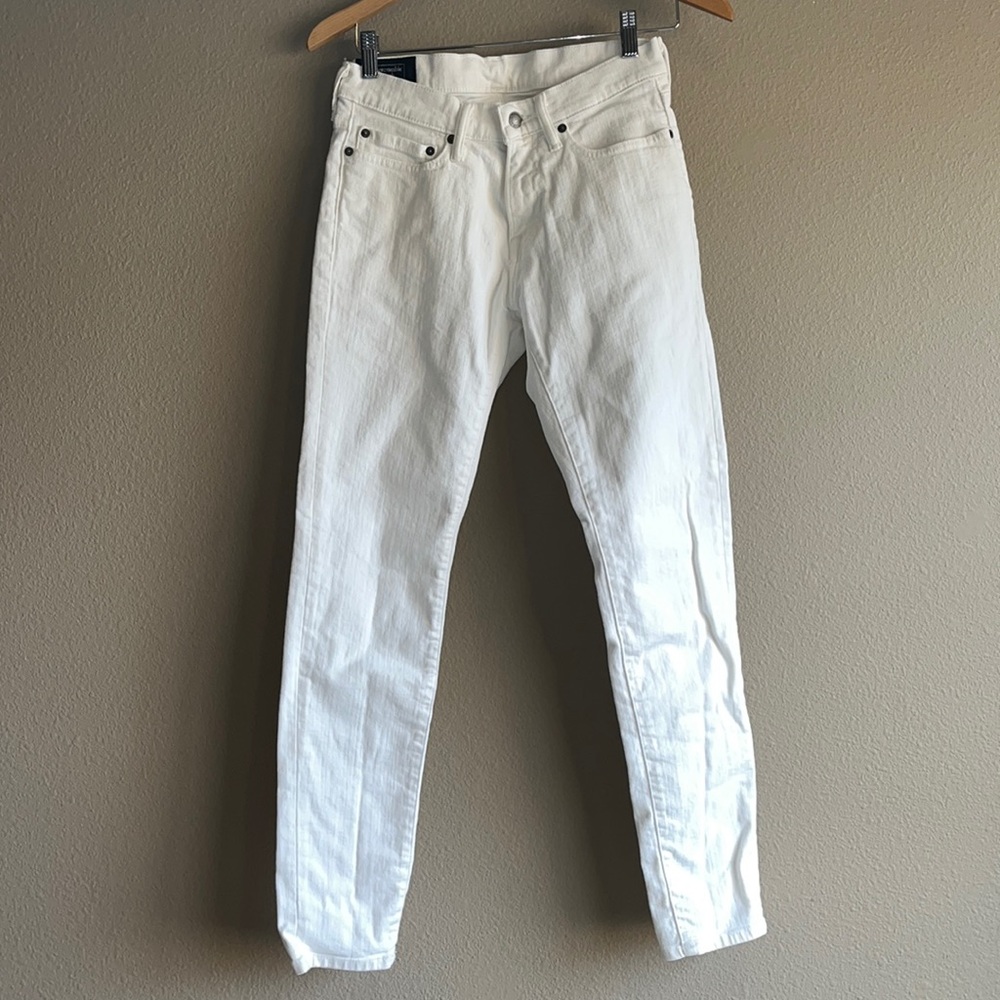 A&F White Feliz Super Skinny Stretch Jeans